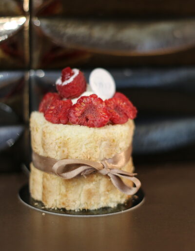 Tarte aux framboises avec crème